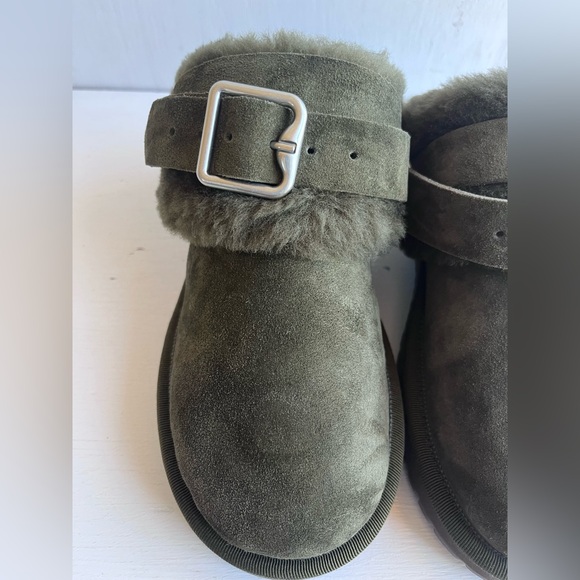 🔴SOLD🔴 BURBERRY Snug Genuine Shearling Clog 38- Loch - Picture 10 of 13